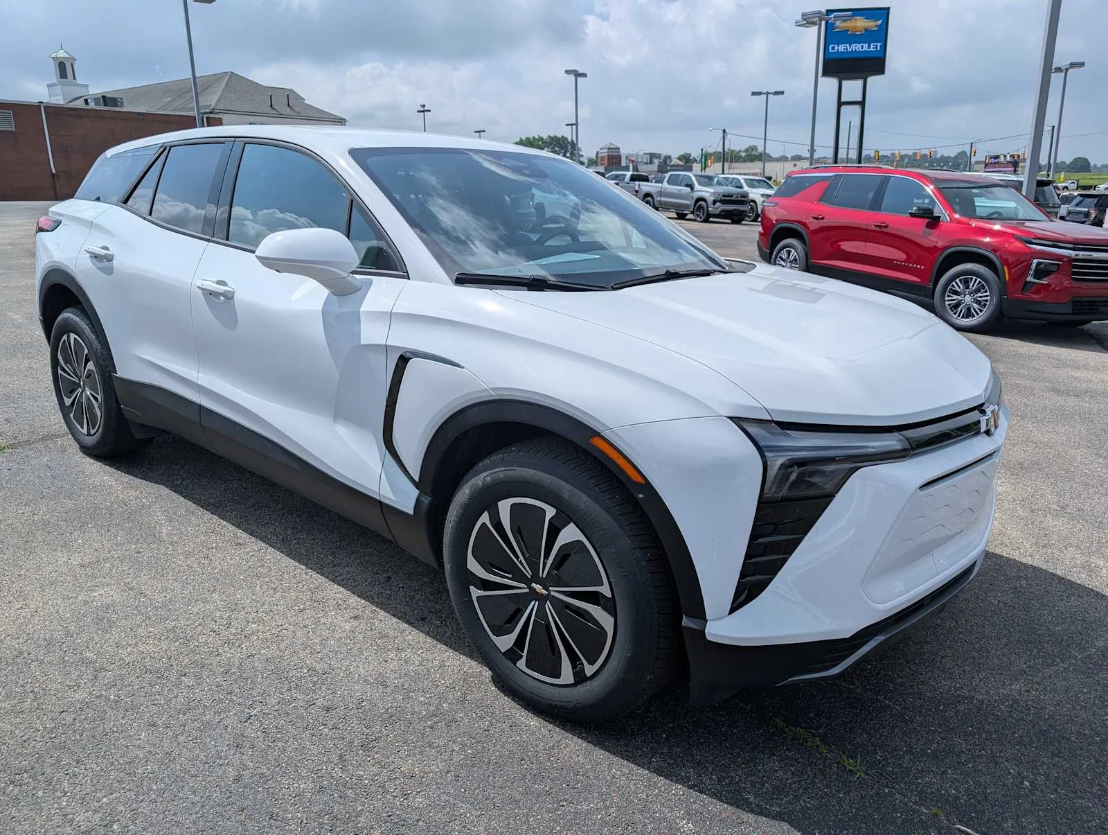 New 2025 Summit White Chevrolet AWD LT image 6