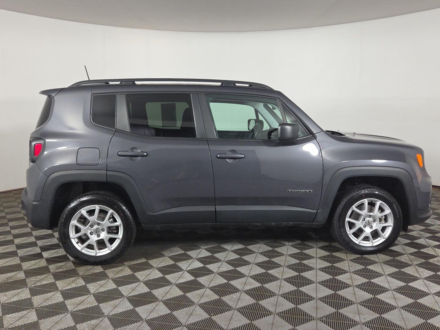 Used 2023 Graphite Gray Jeep Latitude image 5