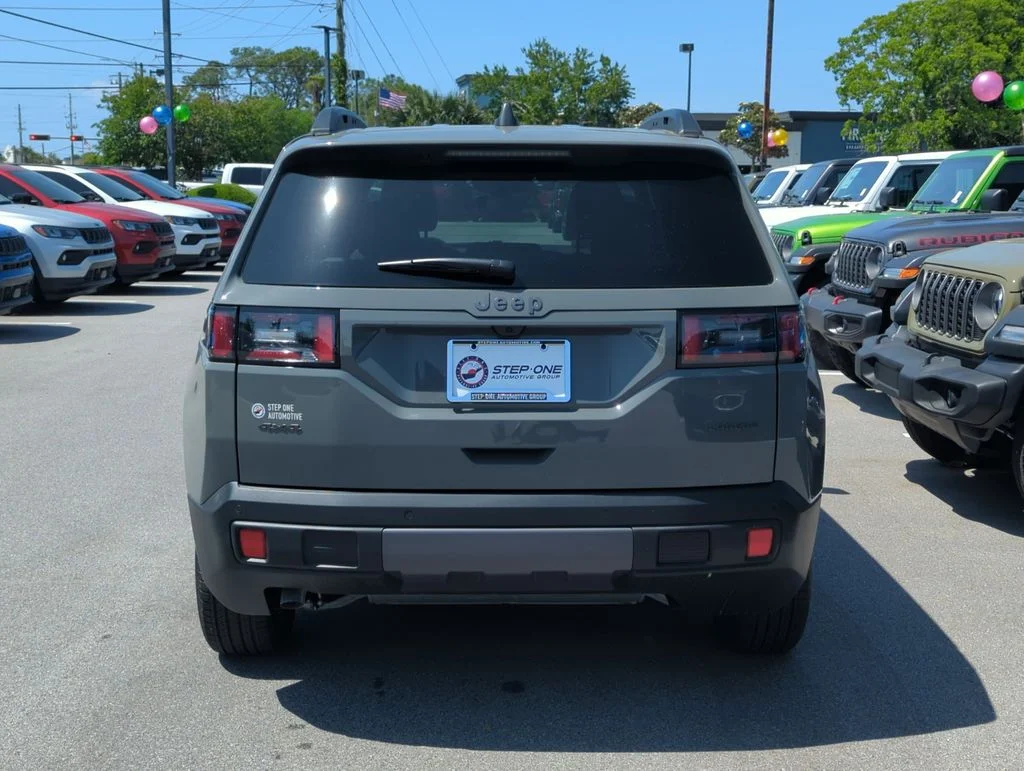 New 2026 Sting-Gray Clear-Coat Exterior Paint Jeep Laredo image 6
