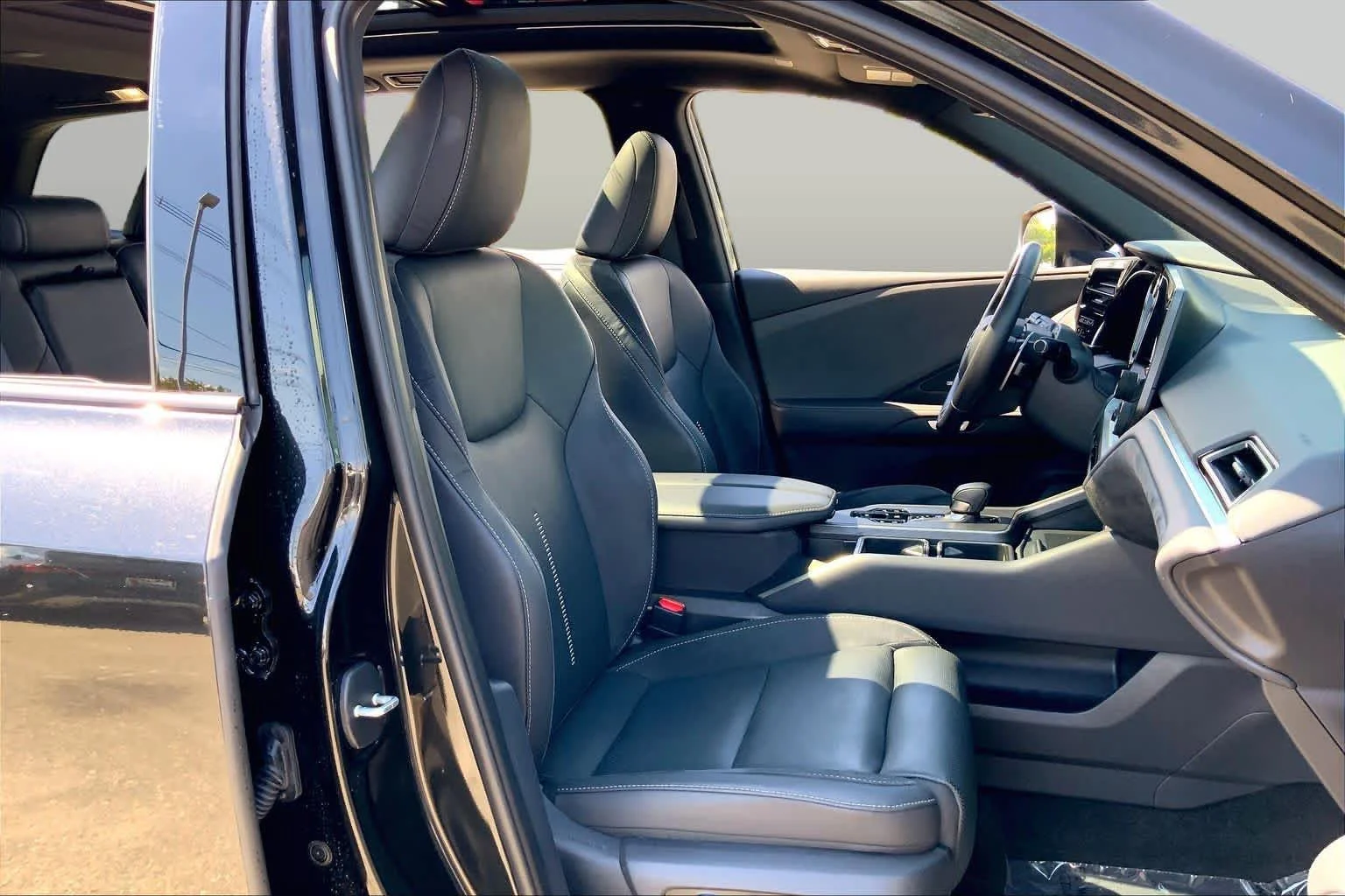Certified Used 2025 CAVIAR Lexus Luxury image 9