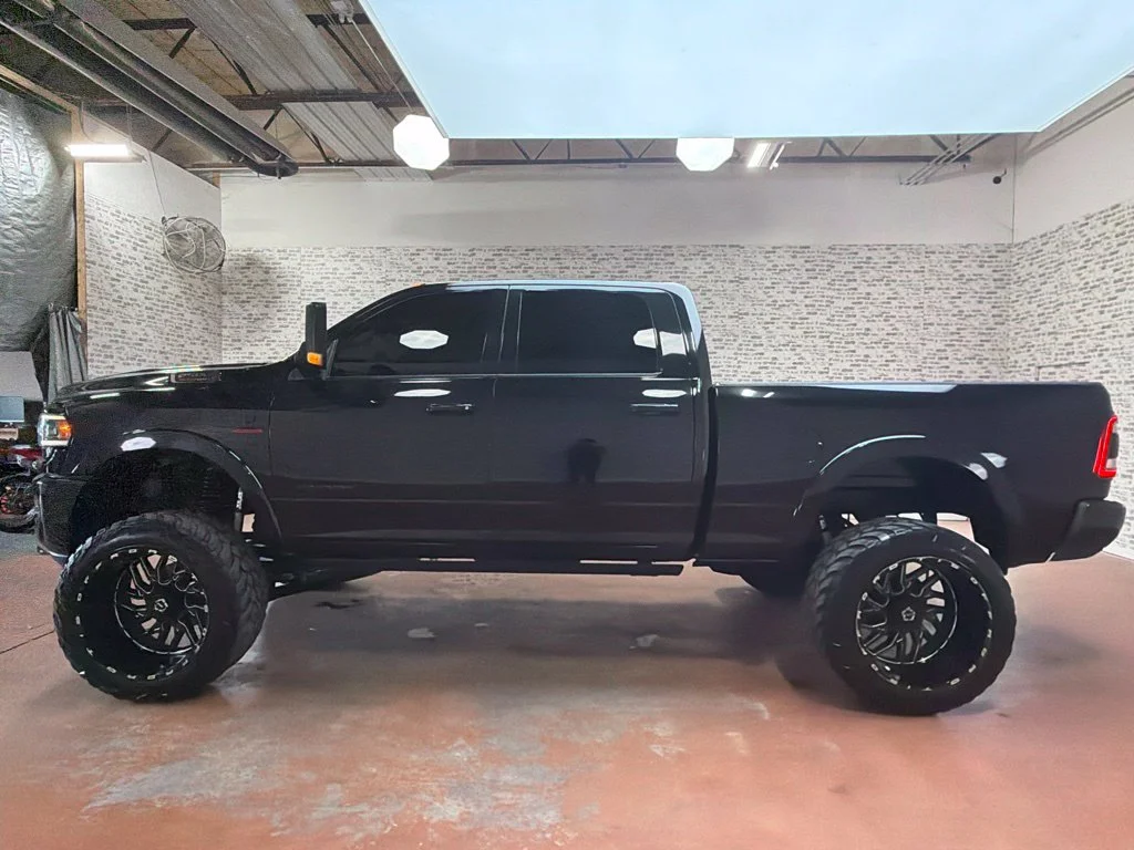Used 2022 Diamond Black Crystal Pearlcoat Ram Laramie image 4