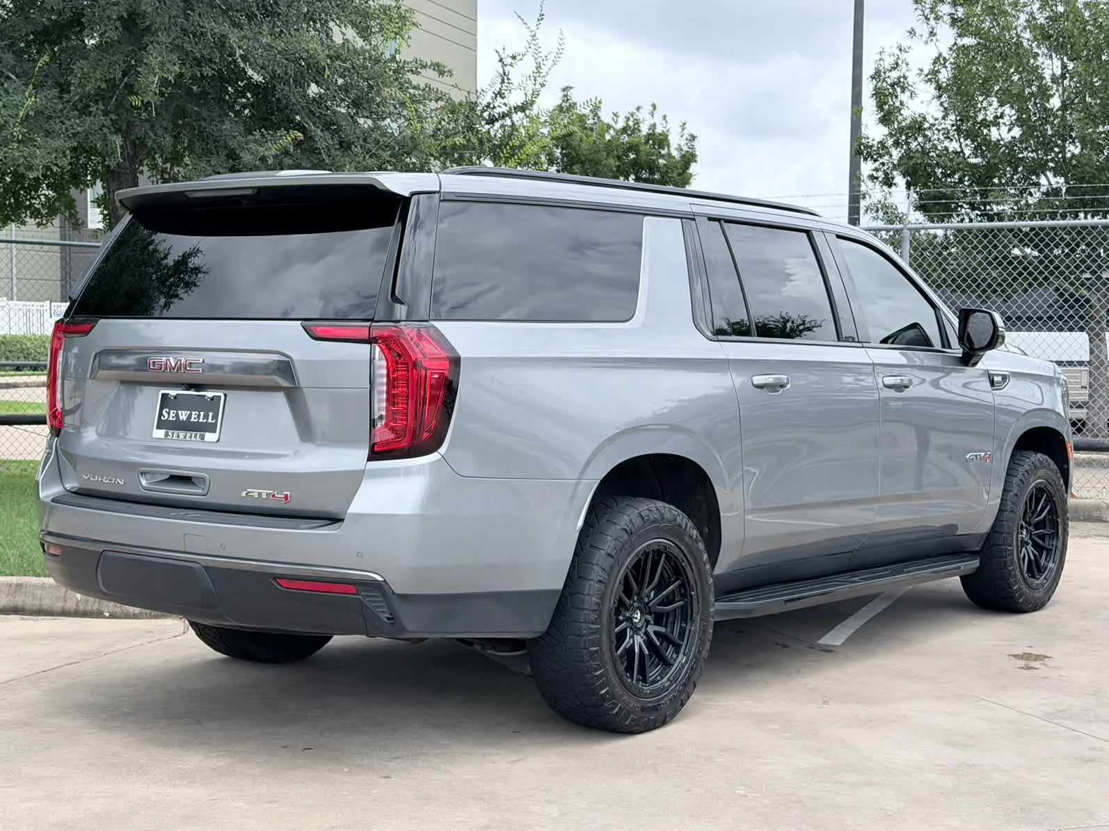 Used 2023 Sterling Metallic GMC AT4 image 4