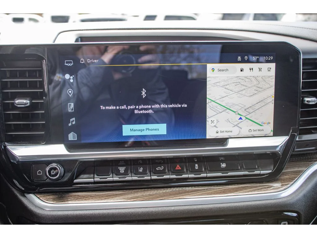 Used 2025 SUMMIT WHITE Chevrolet LT image 38