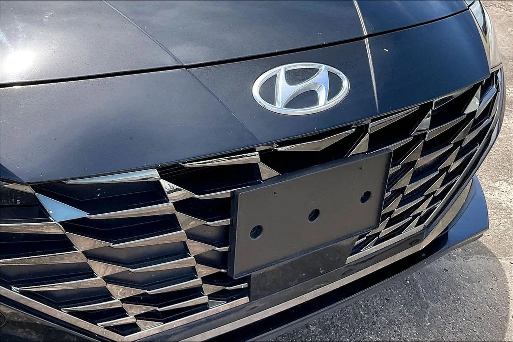 Used 2022 Black Hyundai SEL image 32