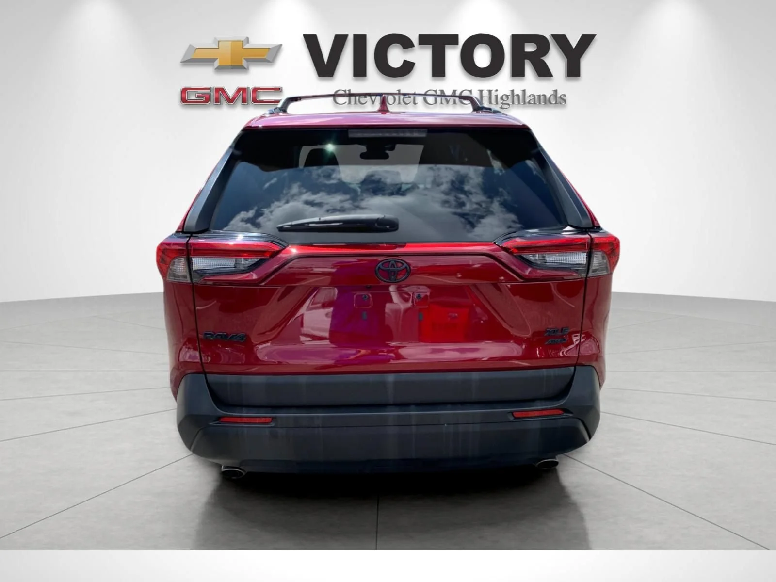 Used 2022 Red Toyota XLE image 4