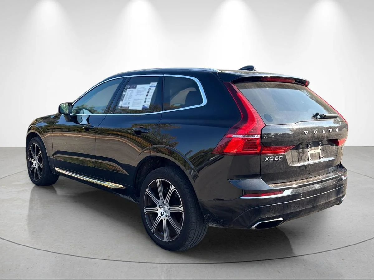 Used 2021 Onyx Black Metallic Volvo Inscription image 3