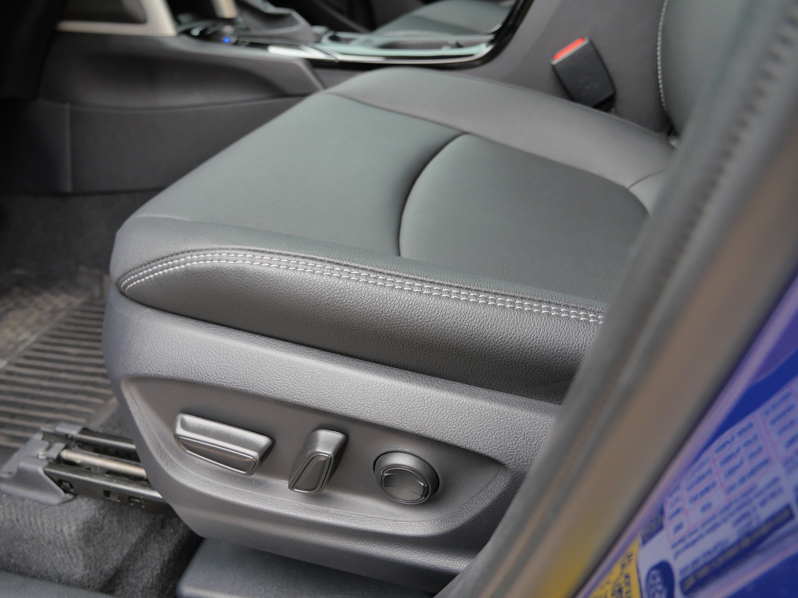 Used 2025 Blue Crush Metallic Toyota XLE image 21