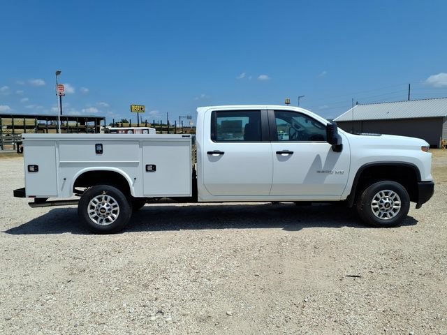 New 2026 Summit White Chevrolet WT image 4