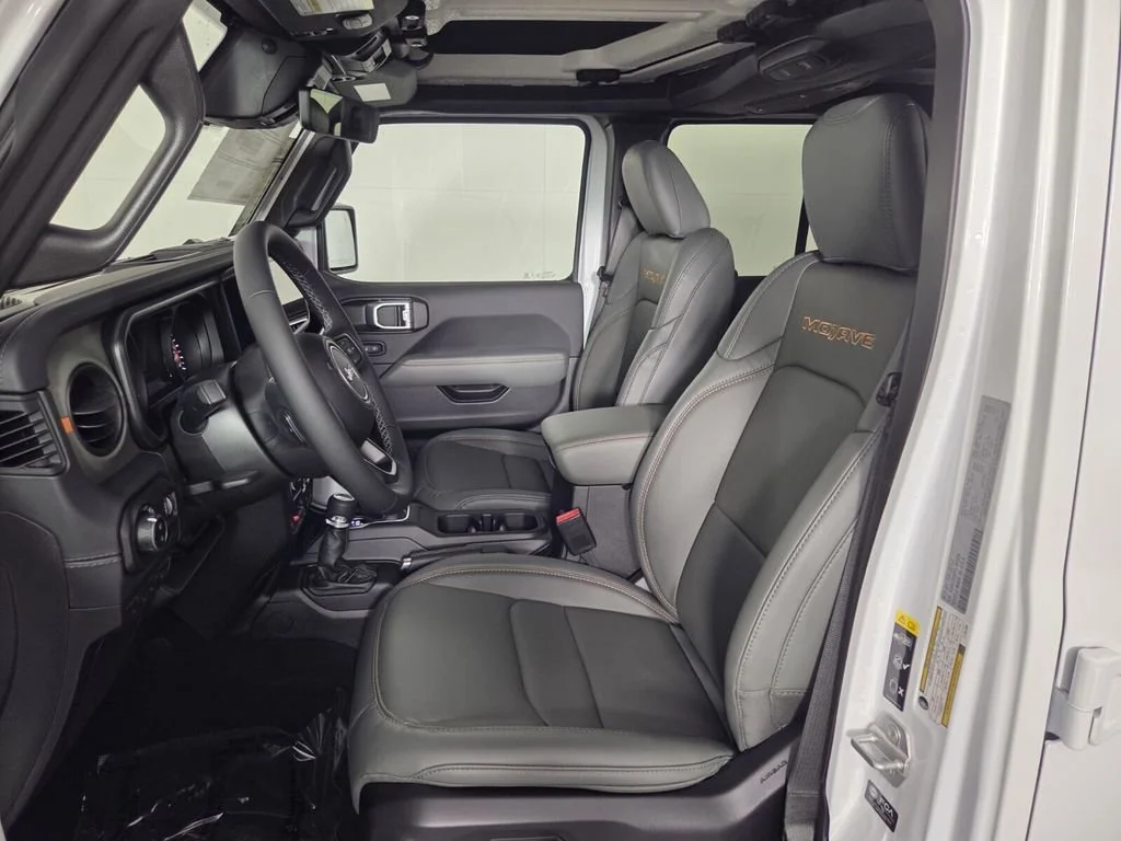 New 2026 Bright White Clear-Coat Exterior Paint Jeep Mojave X image 10