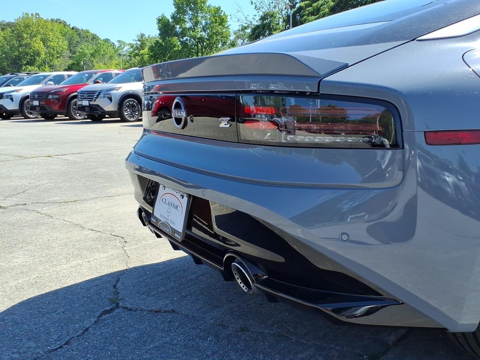New 2026 Boulder Gray Pearl / Super Black Two-tone Nissan Performance image 9