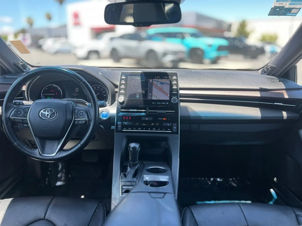 Used 2020 Silver Toyota XLE Plus image 7