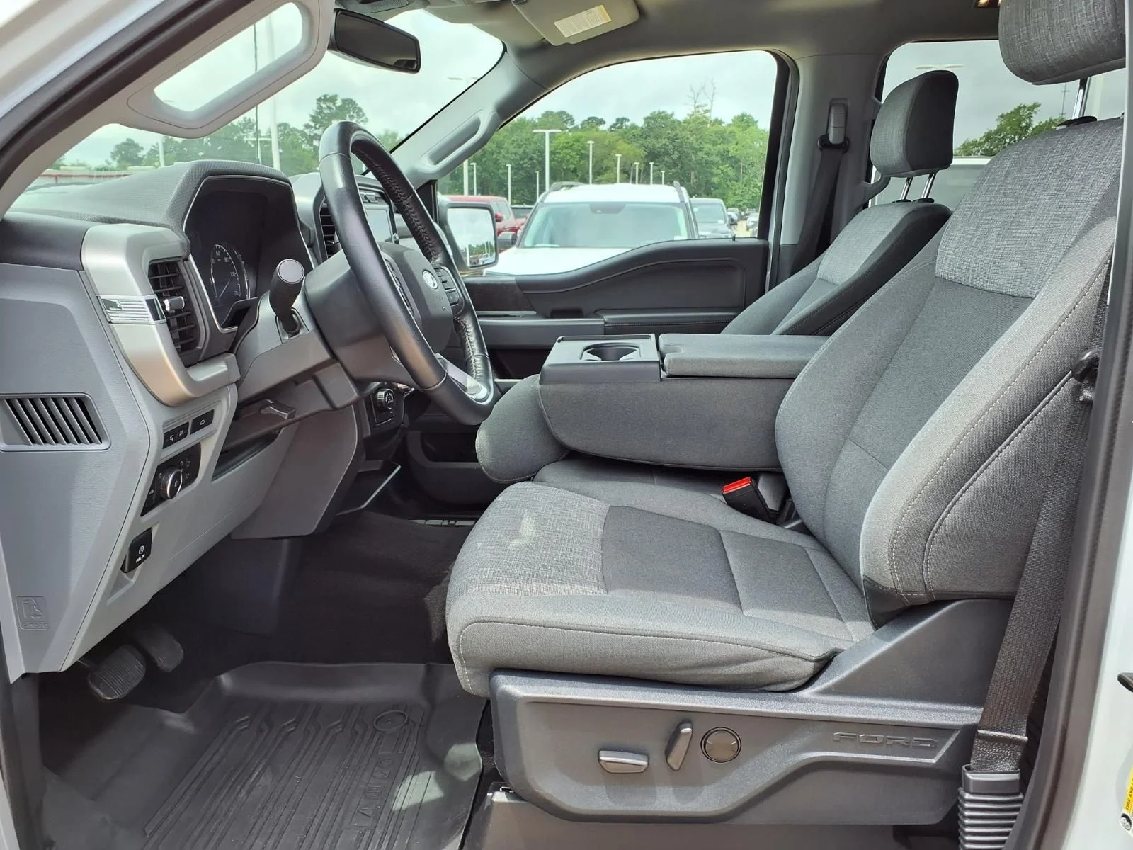 Used 2022 White Ford XLT image 17