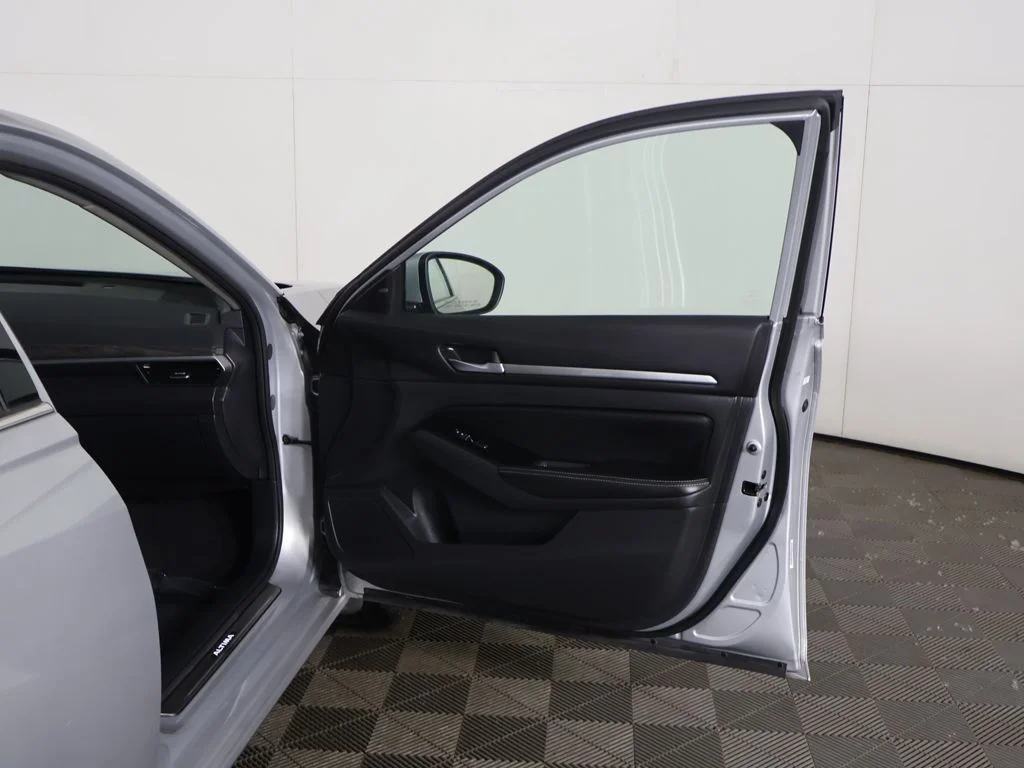 Used 2024 Silver Nissan 2.5 SL image 22
