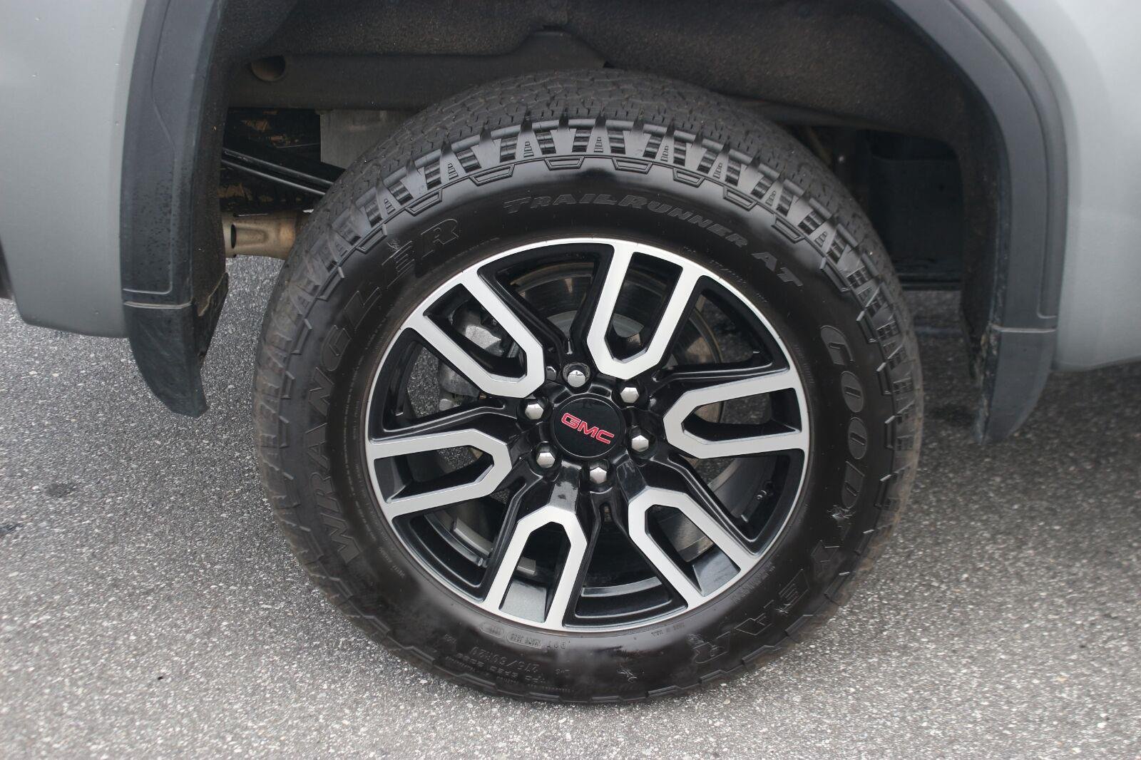 Used 2025 Sterling Metallic GMC AT4 image 41