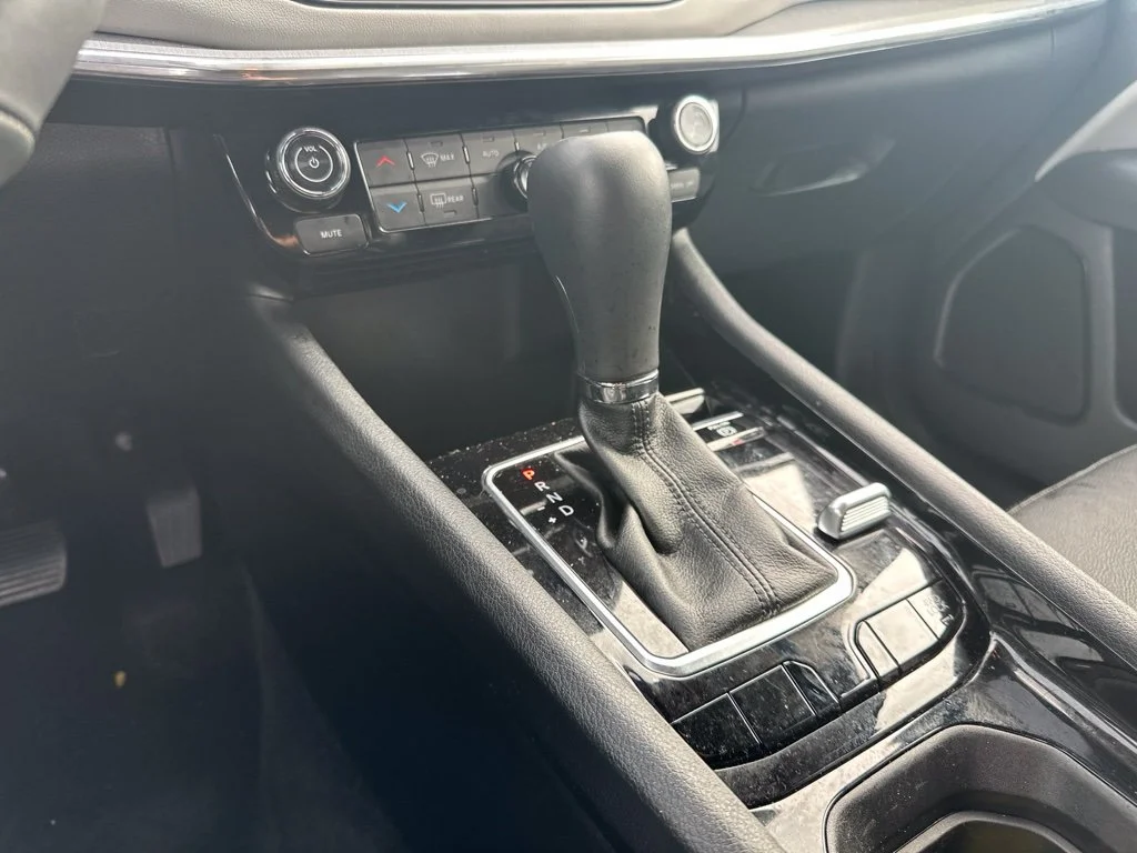 Used 2023 Bright White Clearcoat Jeep Limited image 15