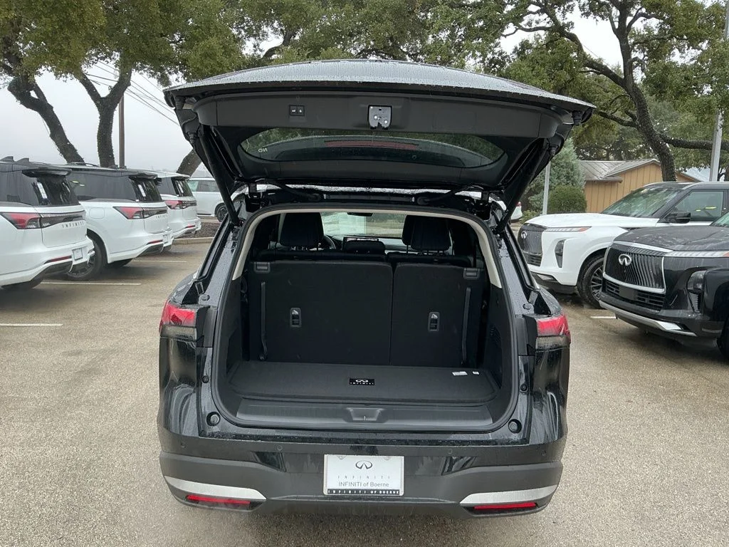 New 2026 MINERAL BLACK INFINITI Luxe FWD image 30