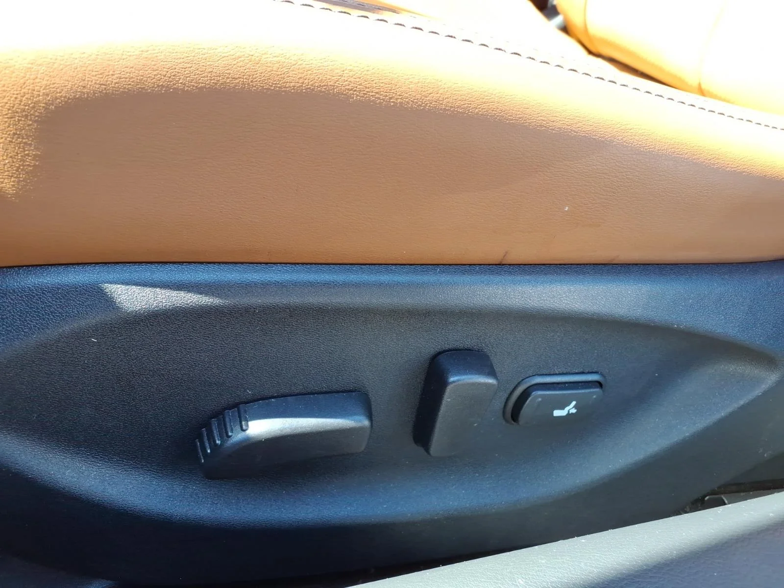 Certified Used 2023 Black INFINITI LUXE image 20