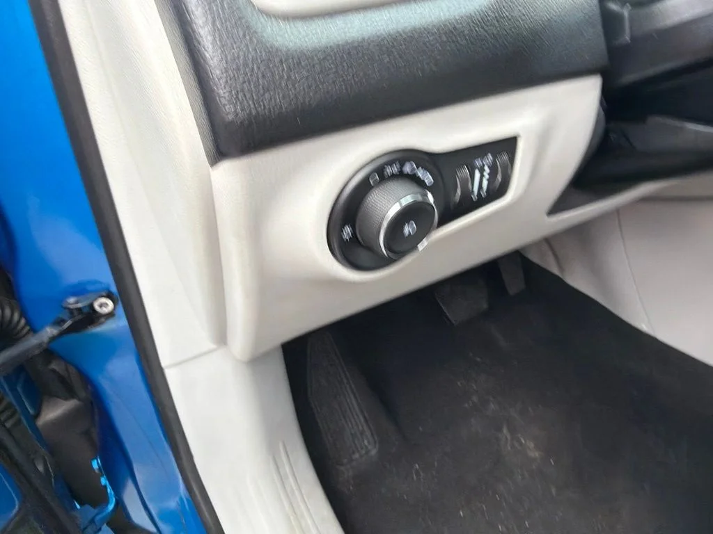 Used 2021 Blue Jeep Latitude image 21
