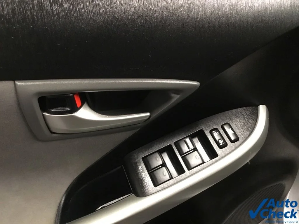 Used 2015 Silver Toyota Three image 24