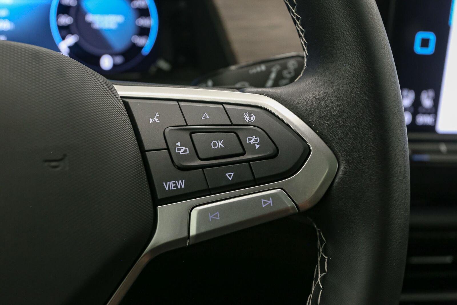 Used 2025 WH Volkswagen 2.0T SEL image 39