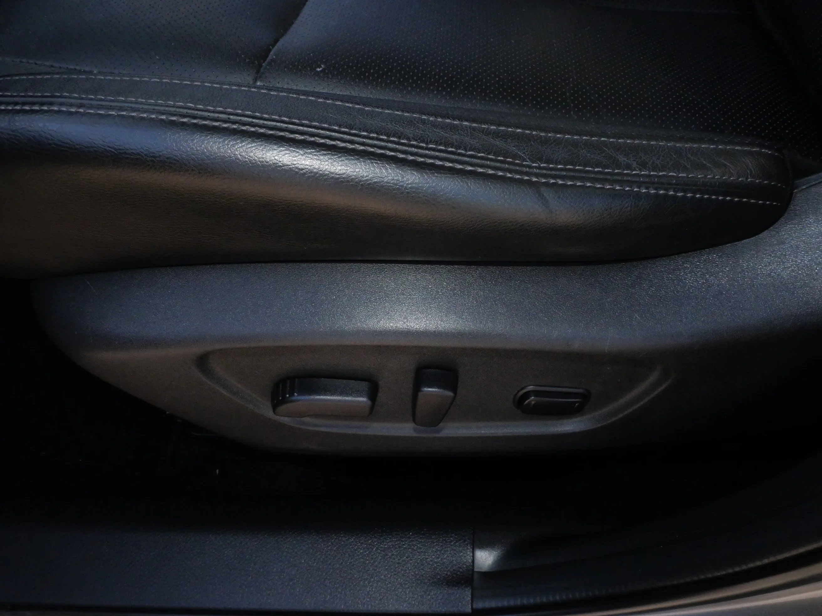 Used 2017 Gun Metallic Nissan SL image 20