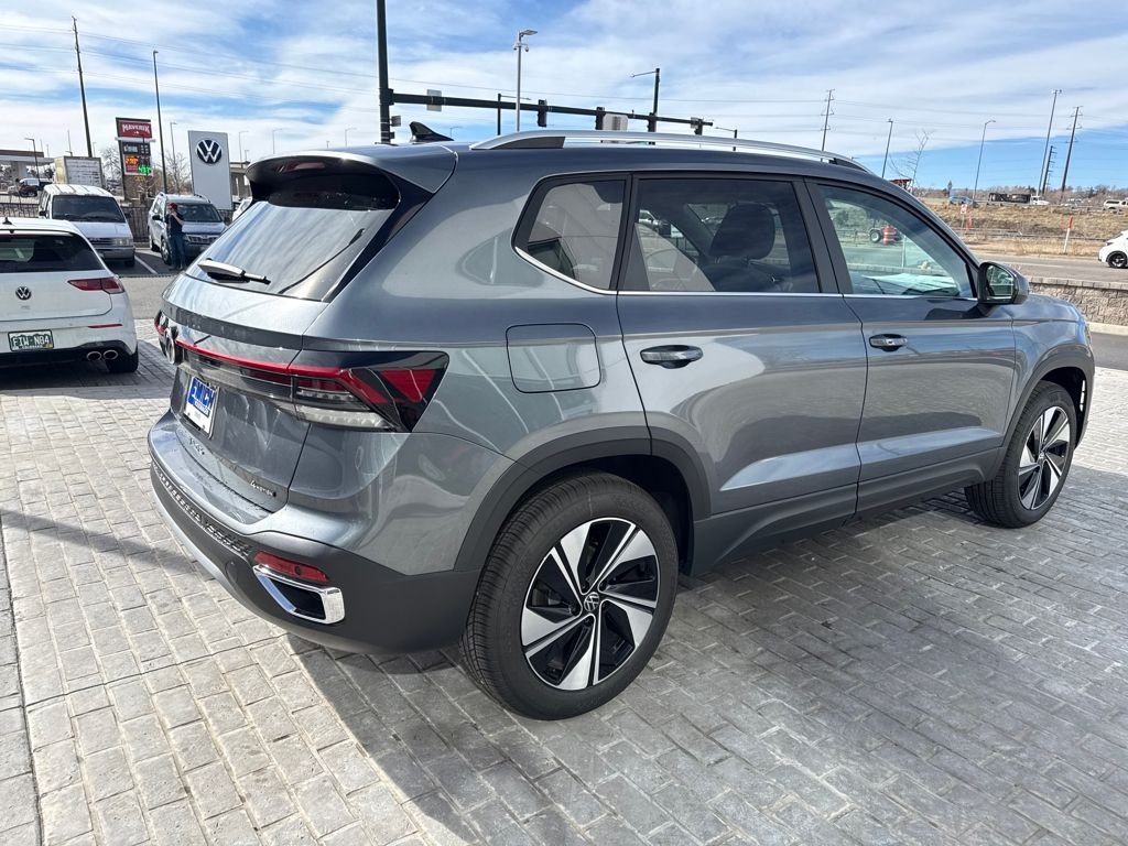 New 2026 Platinum Gray Metallic Volkswagen 1.5T SE image 5