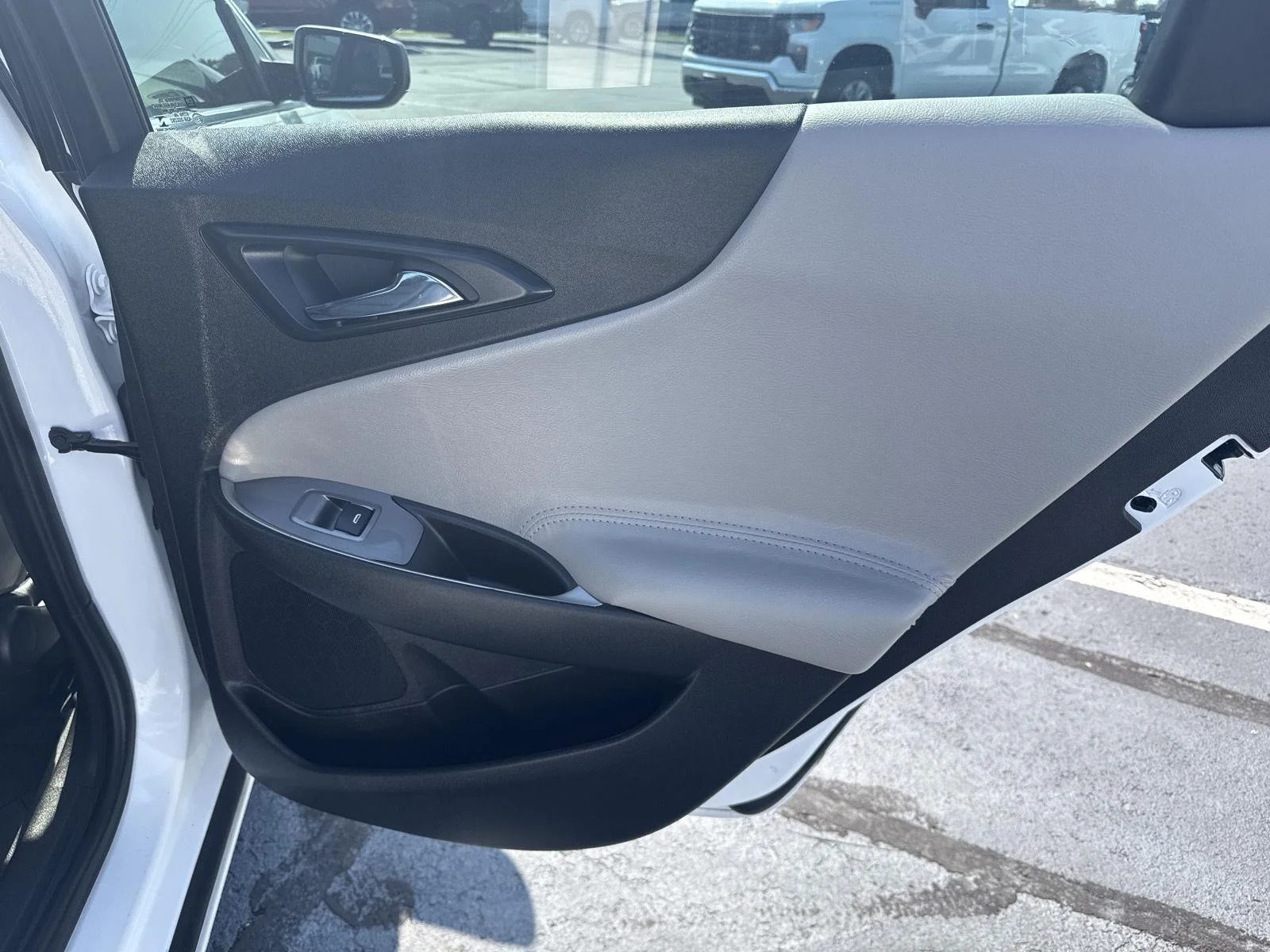 Used 2023 SUMMIT WHITE Chevrolet LT image 14