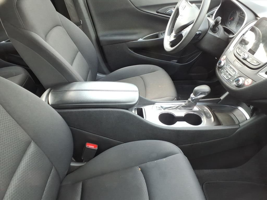 Used 2025 White Chevrolet LT image 7
