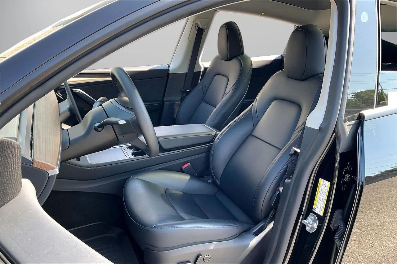 Used 2025  Tesla Performance image 23