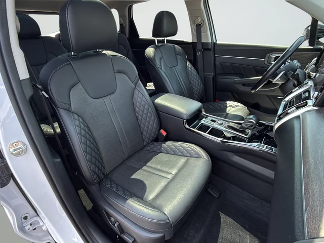 Used 2022 White Kia X-Line SX Prestige image 26