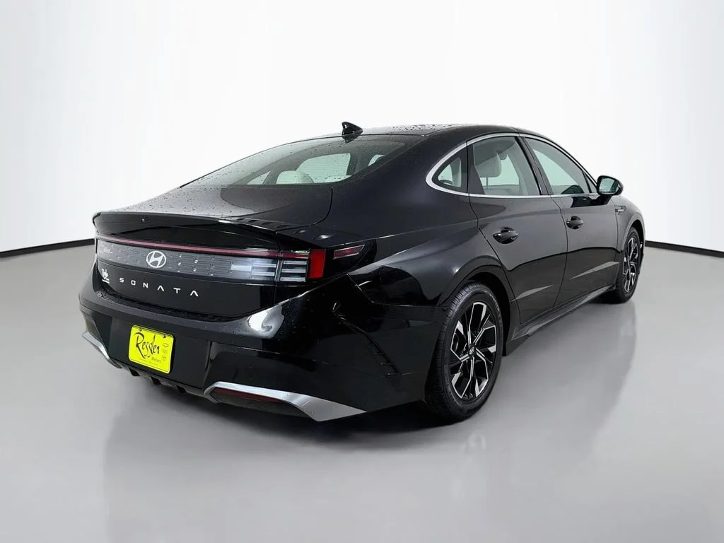 Used 2024 Black Hyundai SEL image 6