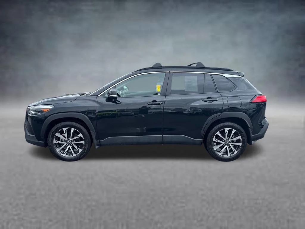 Used 2025 Jet Black Toyota XLE image 1