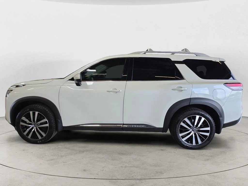 Used 2023 White Nissan Platinum image 8