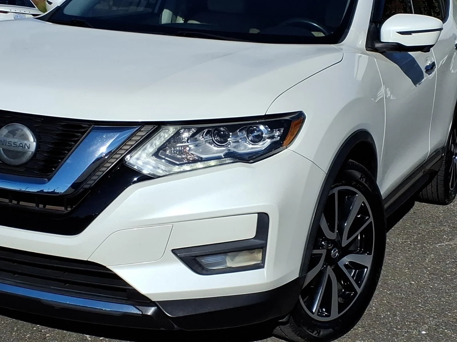 Used 2020 Pearl White Tricoat Nissan SL image 18