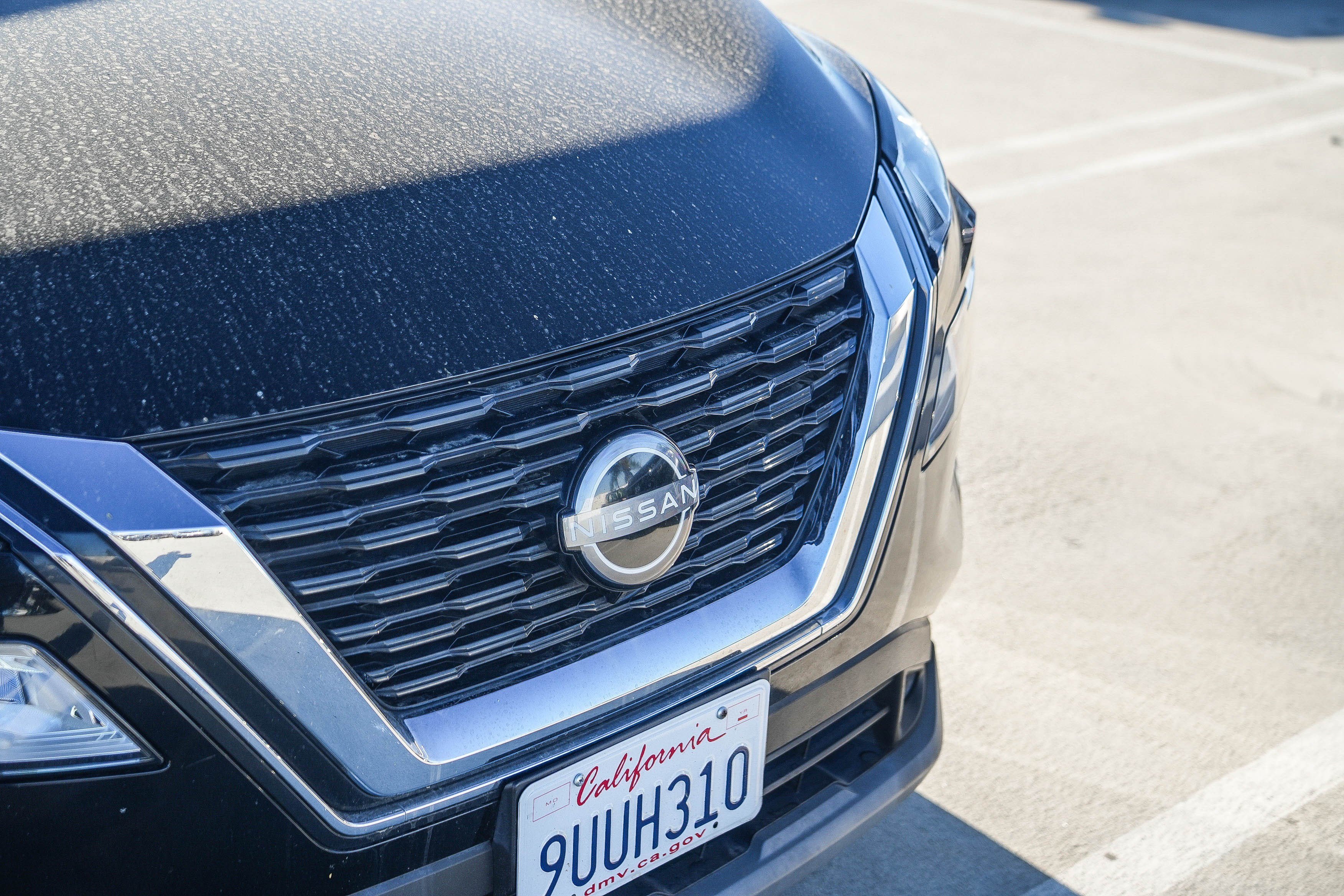 Used 2023 Super Black Nissan SV image 3