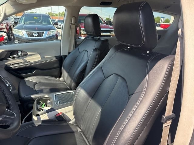 Used 2024 Bright White Clearcoat Chrysler Touring L image 12