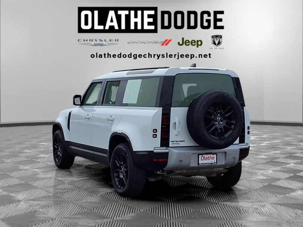 Used 2025 White Land Rover S image 5