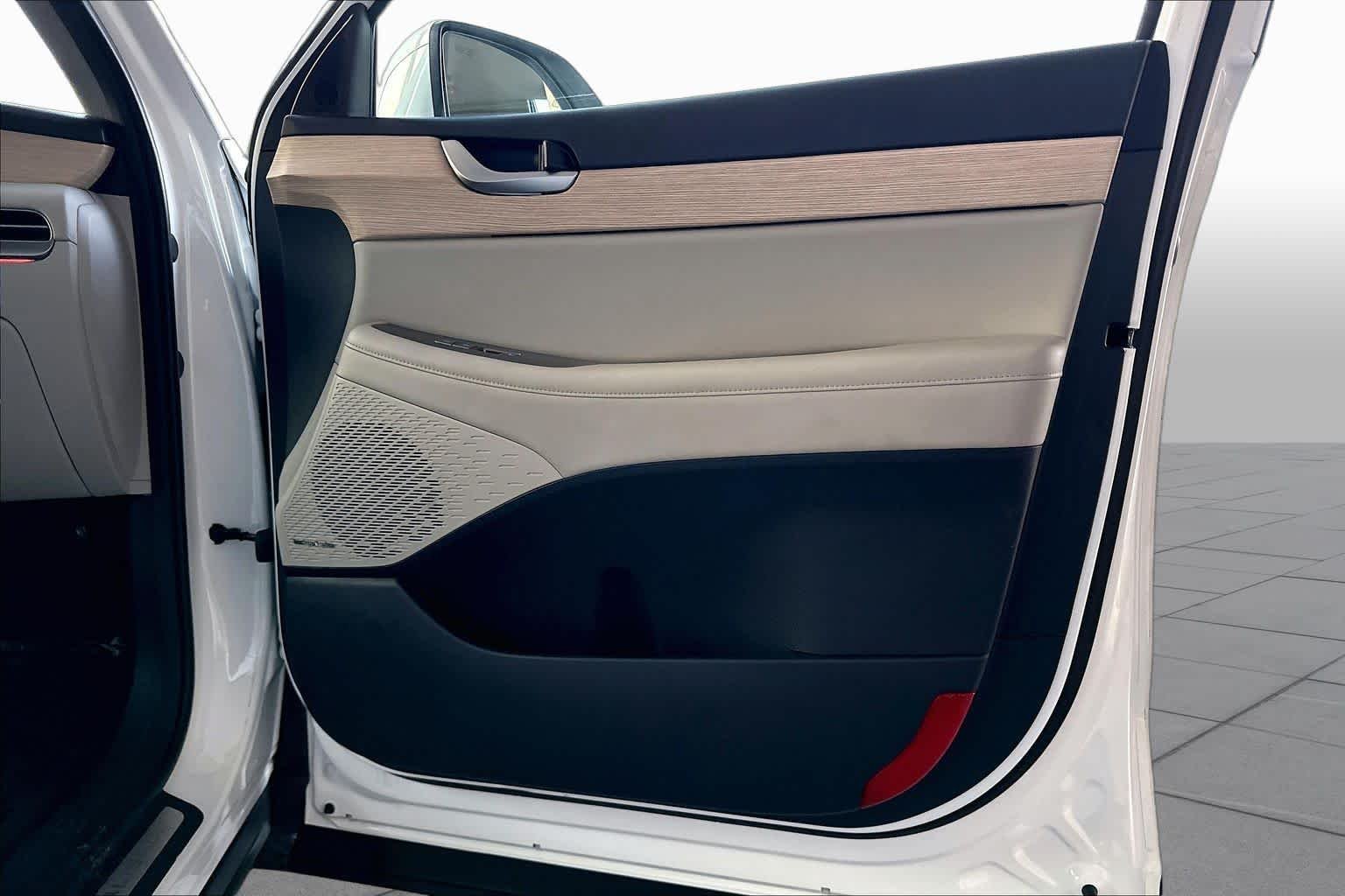 Used 2024 Hyper White Hyundai Limited image 23