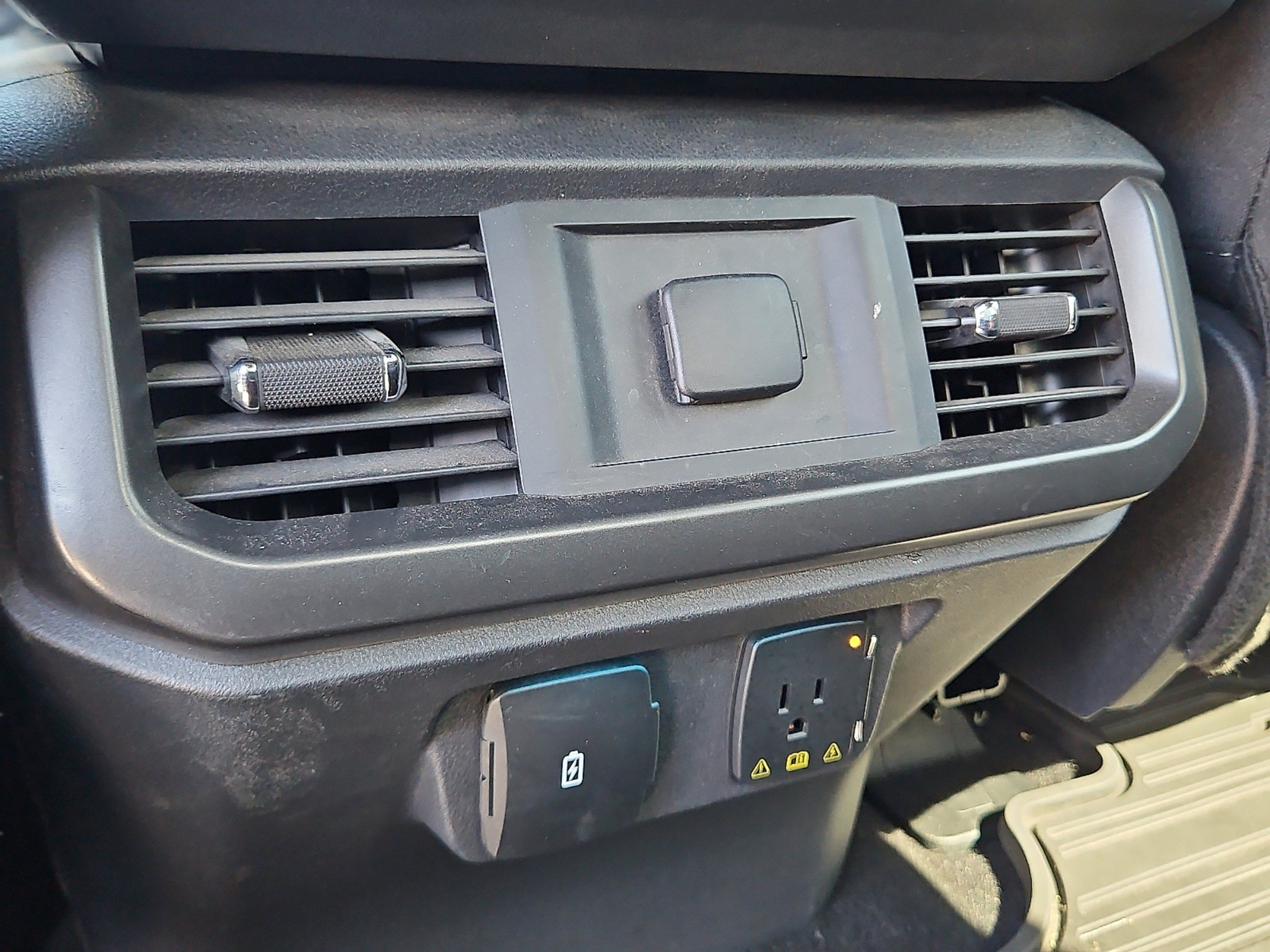 Used 2024 Silver Metallic Ford XLT image 11