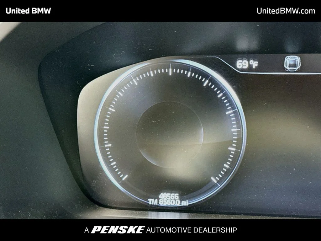 Used 2022 Gray Metallic Volvo T8 Inscription 7 Passenger image 14