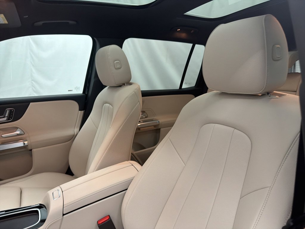 Used 2026 Black Mercedes-Benz GLB 250 image 13