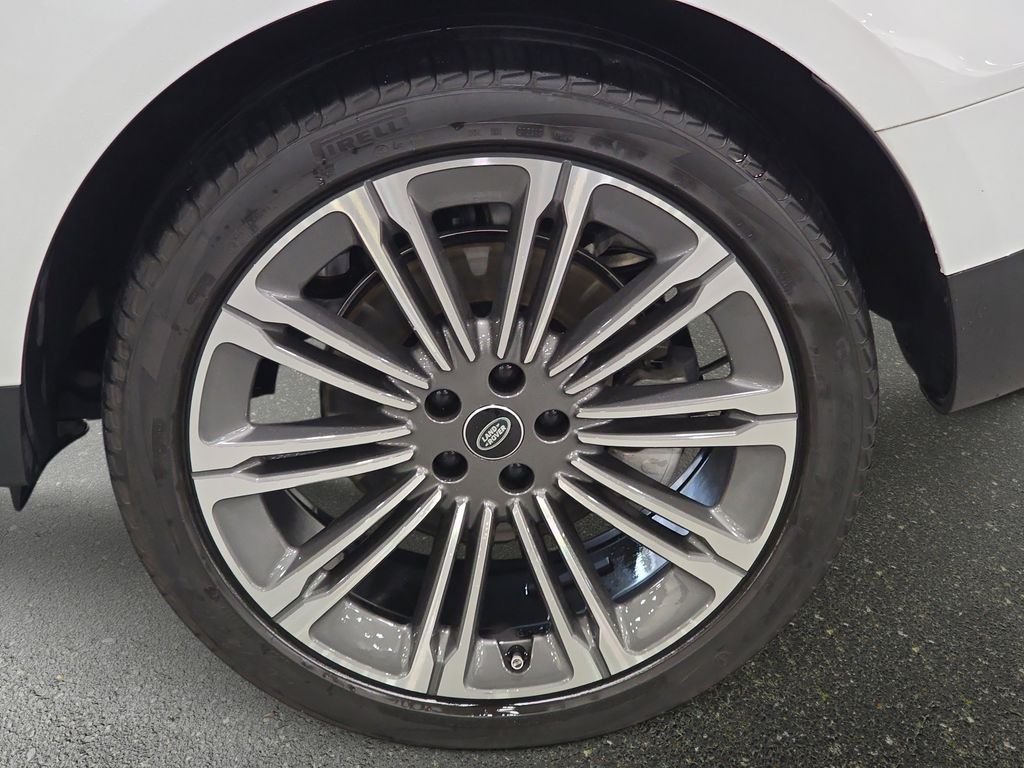 Used 2024 Fuji White Land Rover SE image 28