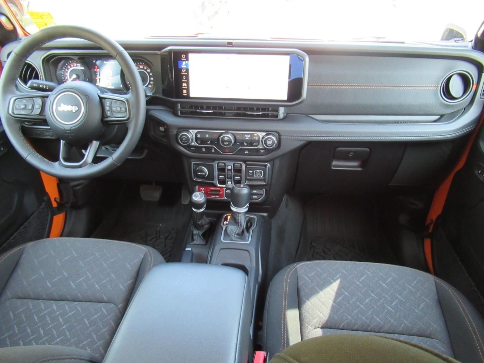 Used 2025  Jeep Mojave image 13