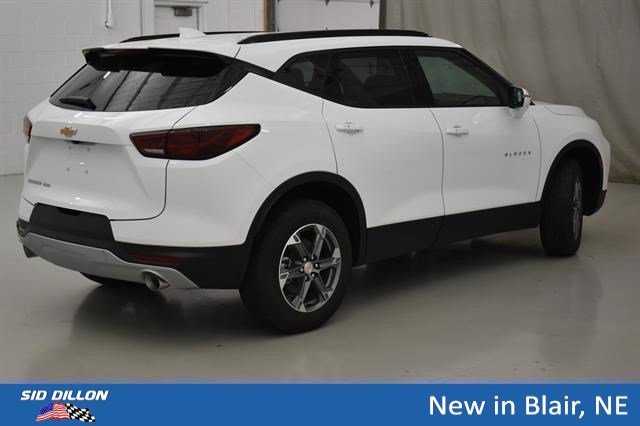 New 2026 Summit White Chevrolet 3LT image 12