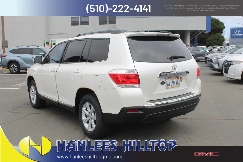 Used 2012 White Toyota Base image 9
