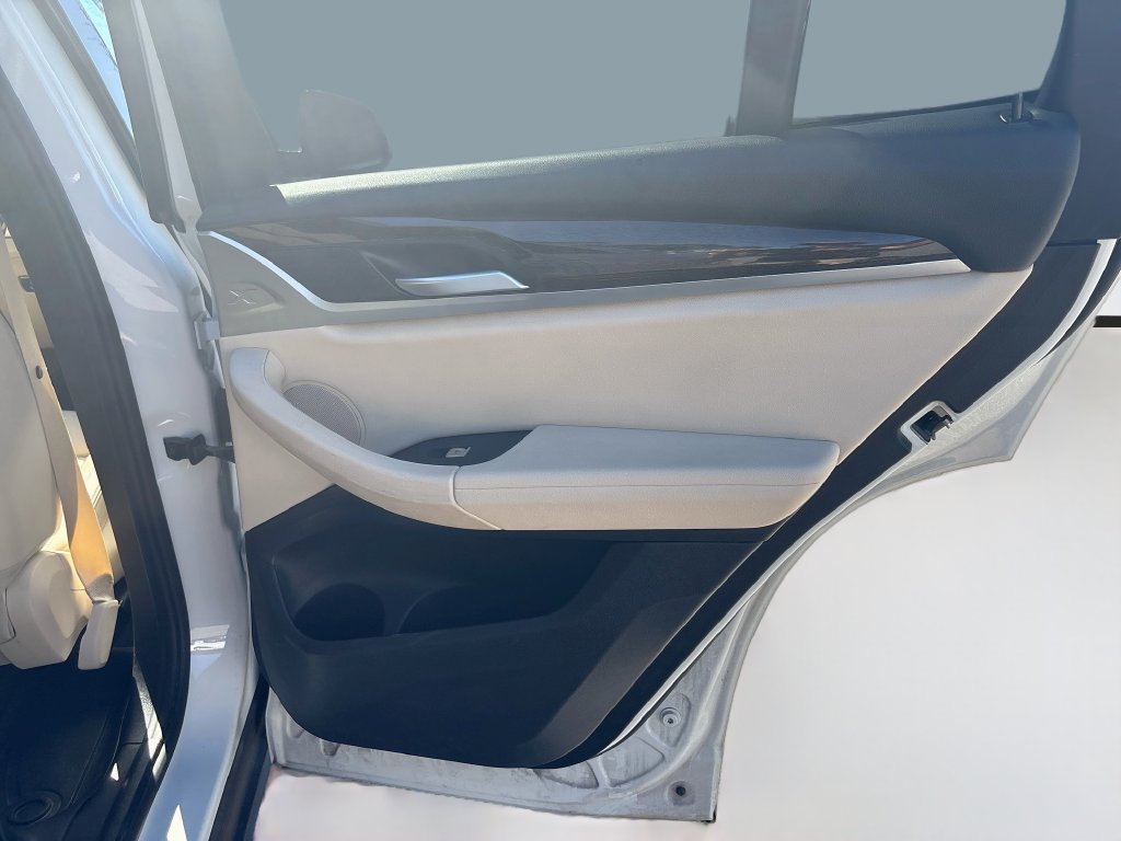 Used 2021 White BMW sDrive30i image 19