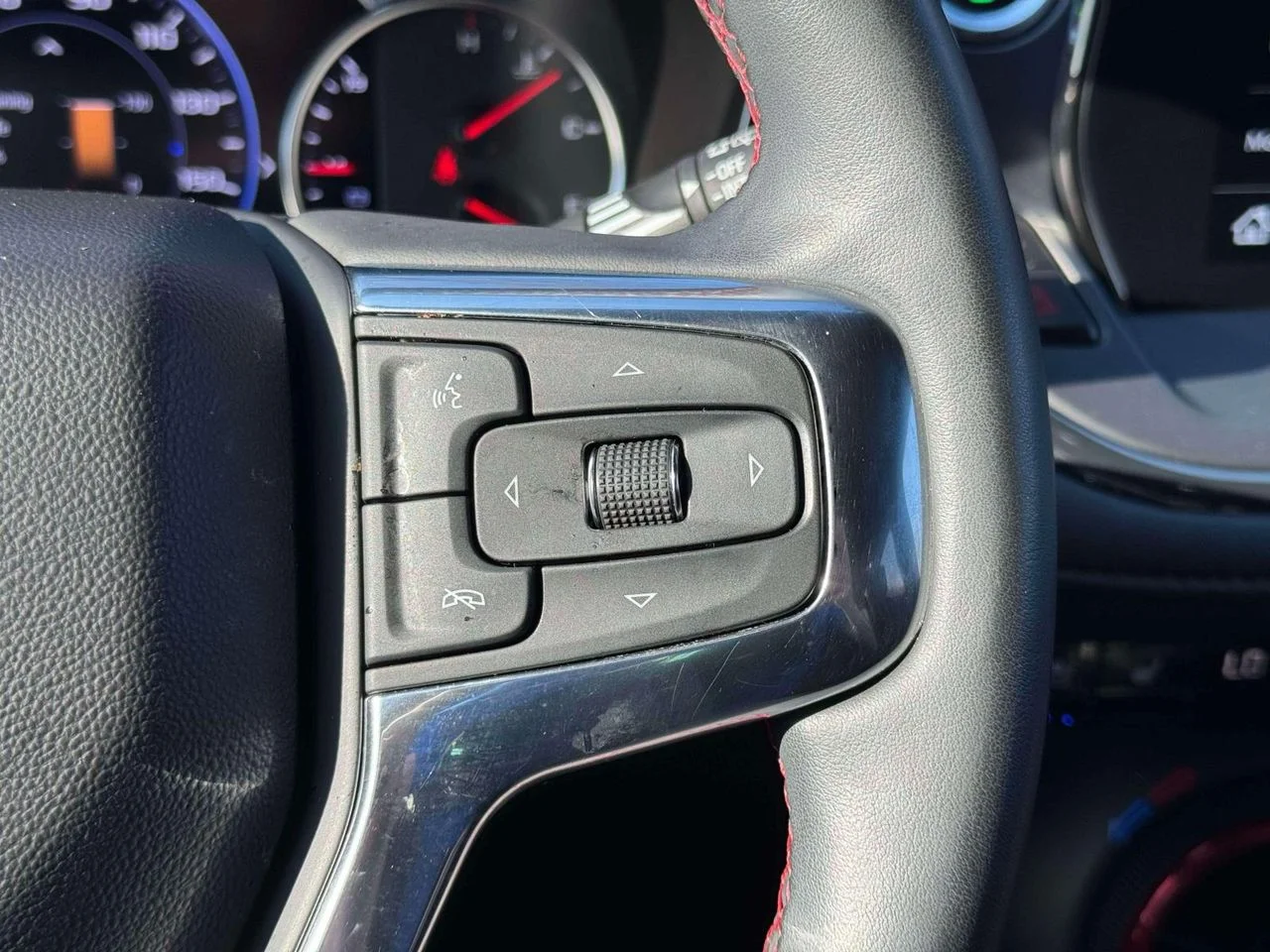 Used 2023 Black Chevrolet AWD RS image 27
