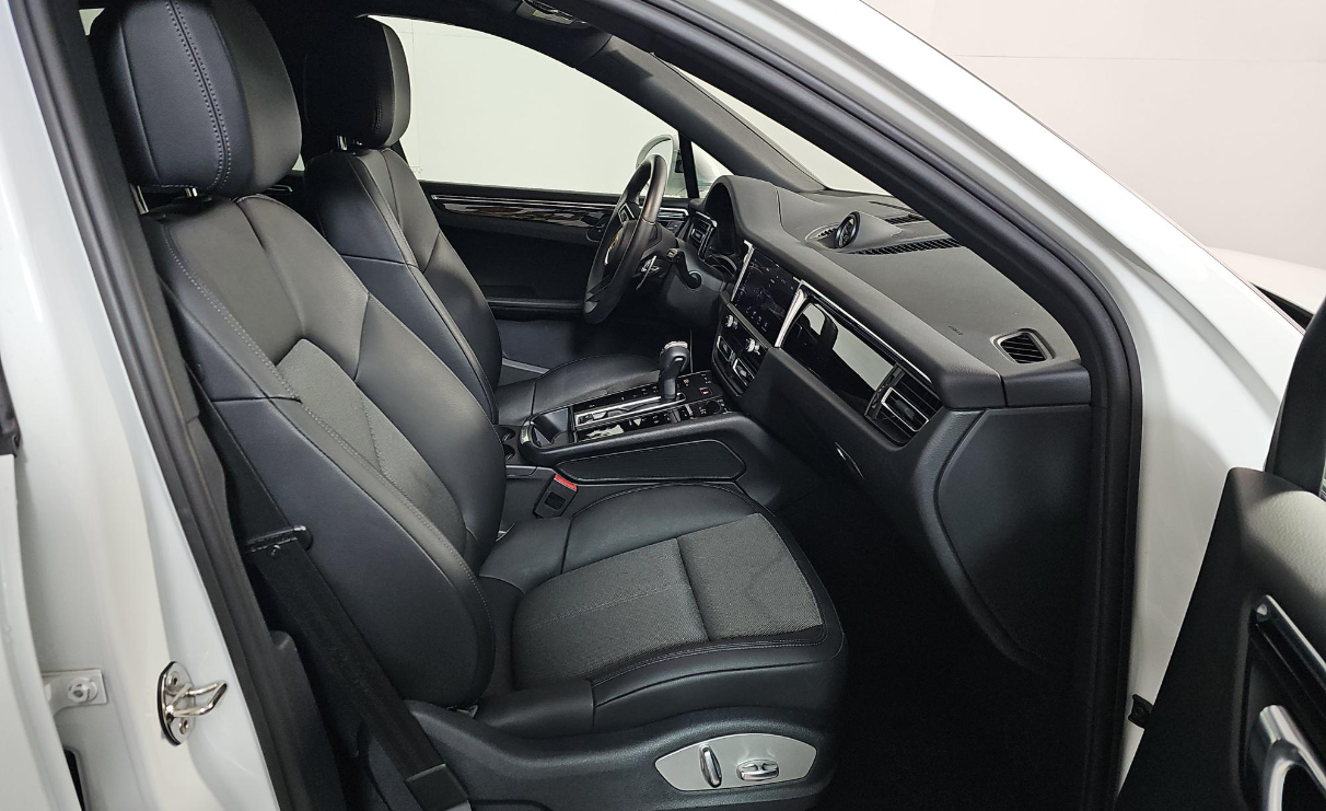 Used 2023 White Porsche Base image 3