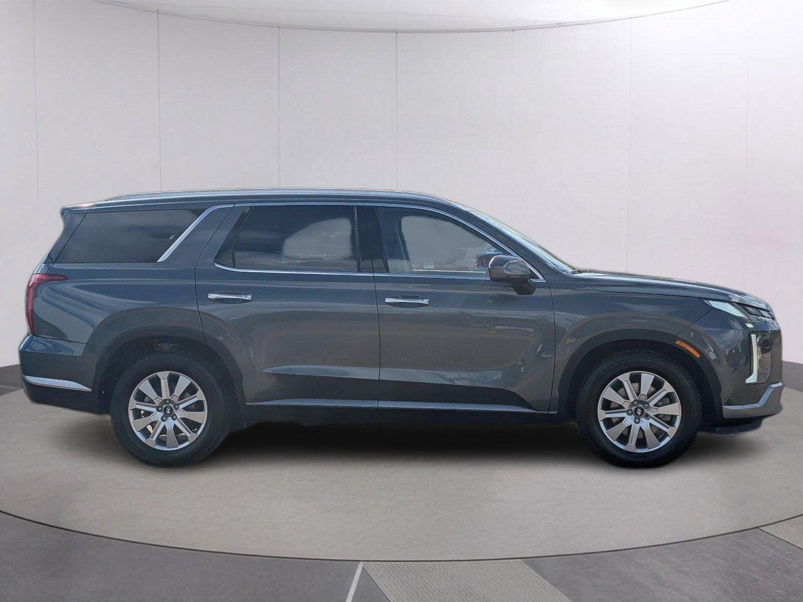 Used 2024 Steel Graphite Hyundai SEL 7P image 6