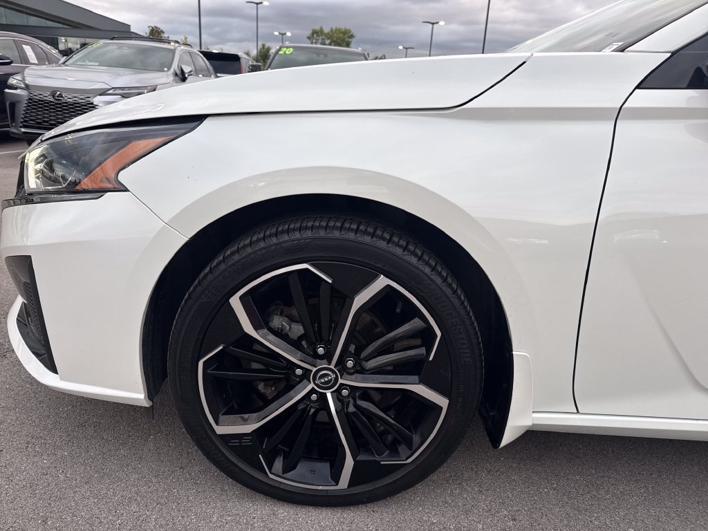 Used 2023 White Nissan 2.5 SR image 10